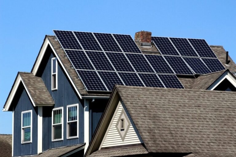 Cómo instalar un sistema de energía solar en tu hogar: Guía paso a paso para principiantes