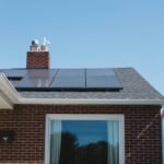 Planificación de un Sistema Solar Fotovoltaico para una Vivienda: Ejemplo Práctico de Alimentación Alternativa por 12 Horas